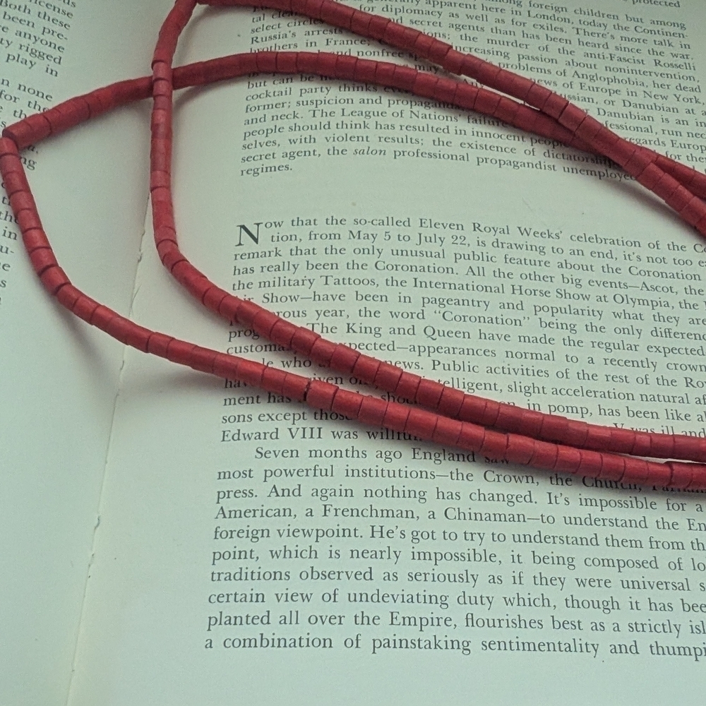 Elegant Red Beaded Necklace - Picture 5 of 6